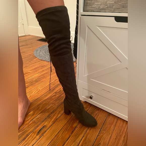 Adorable dark green knee high heeled boots - Picture 5 of 5